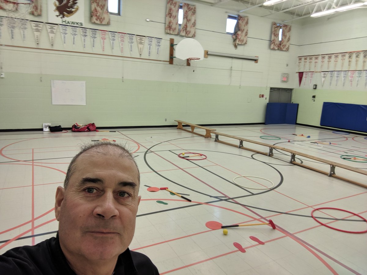 casteepar's tweet photo. Great to be at St Kevin's CS for another Golf Canada Golf in Schools program. Introducing golf to 90 potential future links stars. Go Hawks.  #golfcanada #cedarbraegolfclub  #golfinschools #futurelinks #golfontario https://t.co/064uM1TWC9