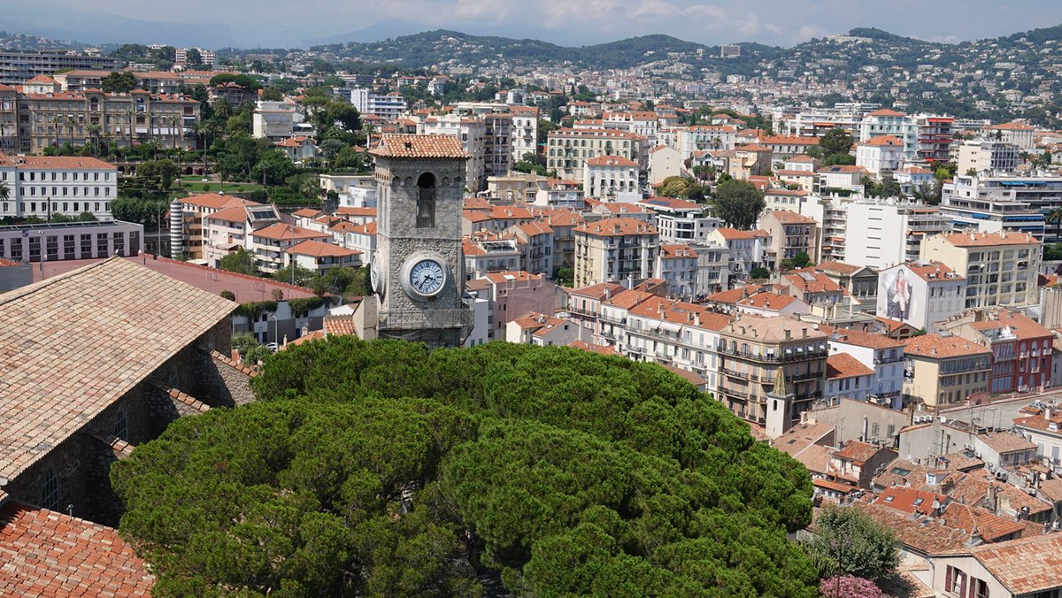 EvasionPaca's tweet photo. L'Église Notre-Dame-d'Espérance au Suquet et les hauteurs de Cannes
@CannesIsYours @villagedusuquet @villecannes @VisitCotedazur @davidlisnard #Cannes #canneslesuquet #cannestourism #cotedazur #CotedAzurFrance #lesuquet #Cannesisyours #AlpesMaritimes #Dept06 #paca #landscape https://t.co/yMJulaNh7Y