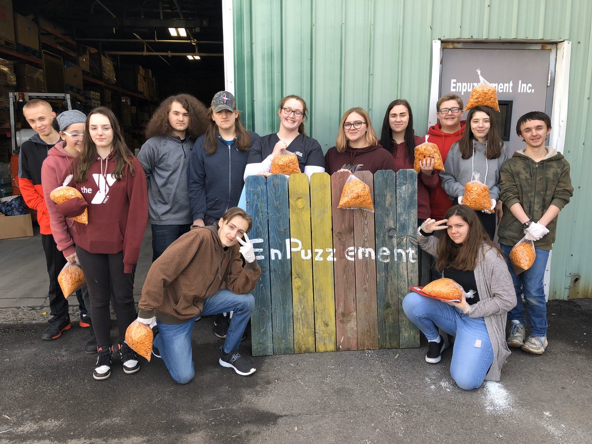 wlsworldlang's tweet photo. French and German Clubs volunteering at EnPuzzlement #cheezitsfordays https://t.co/Q0MWzxjJ0D