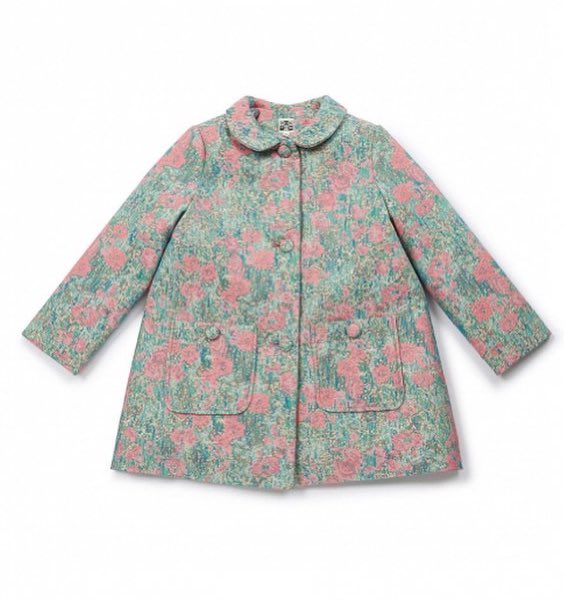 「グリーンが気になる春。子供服はマメのワンピとボントンのこのコートがとびきりと思っ」|東 ちなつのイラスト