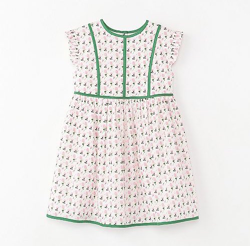 「グリーンが気になる春。子供服はマメのワンピとボントンのこのコートがとびきりと思っ」|東 ちなつのイラスト
