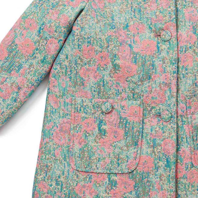 「グリーンが気になる春。子供服はマメのワンピとボントンのこのコートがとびきりと思っ」|東 ちなつのイラスト