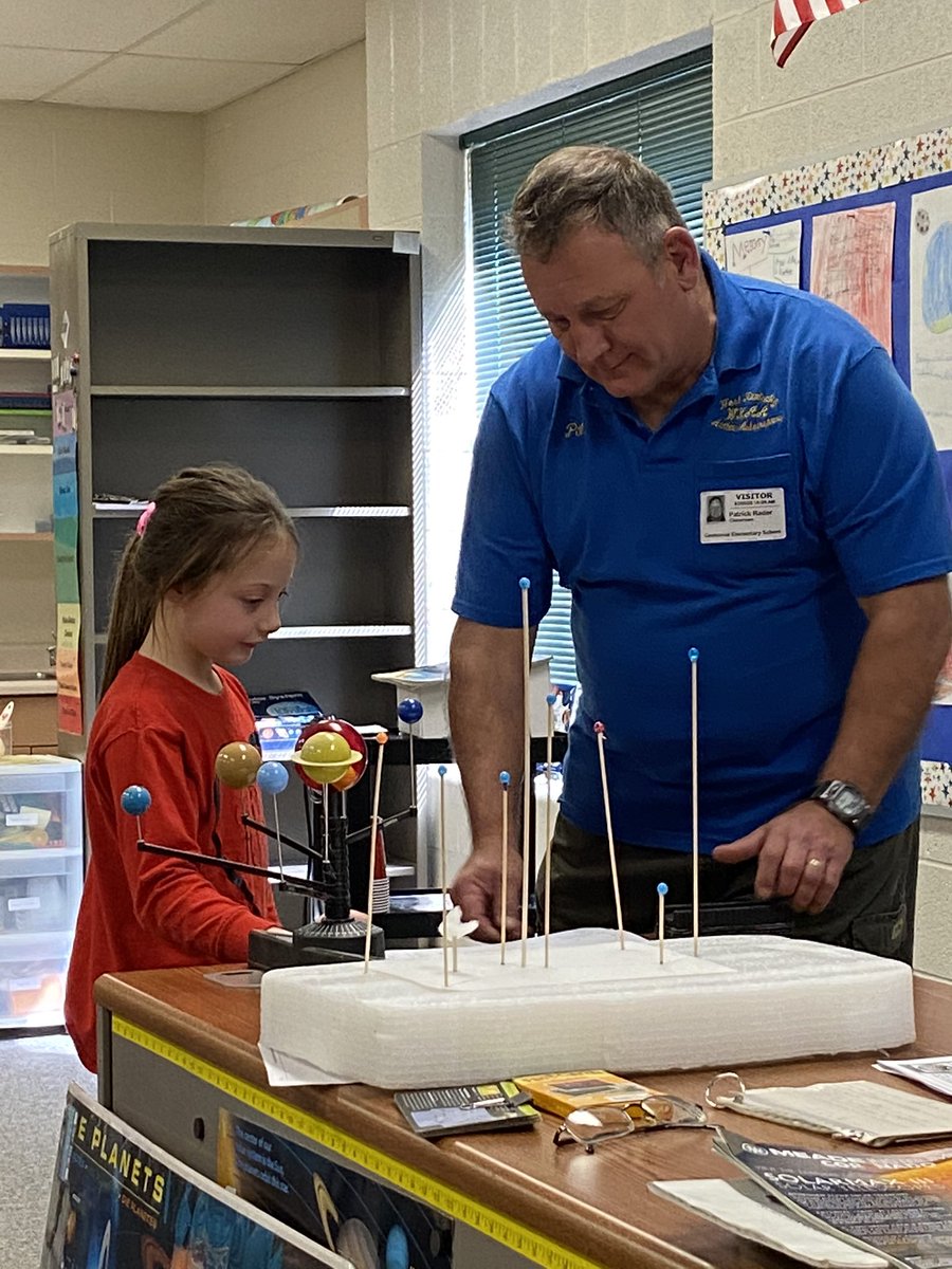 RondaRonnie4's tweet image. Wrapping up our solar system unit starter with a presentation from Mr. Pat Rader from the Kentucky Amateur Astronomy Club of LBL. #TeachCent