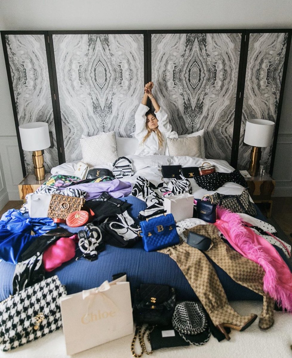SunMoonRain3's tweet photo. The Interior Design trend is clear. Crystal’s are popping up everywhere. On walls as paintings, floors as tiles/carpets, even on fabric as a bed-head posted by style icon Erica Pelosini at the Maison Montespan private’s villas in Paris. 

Good vibes running through homes! https://t.co/wvfBtv2kMP