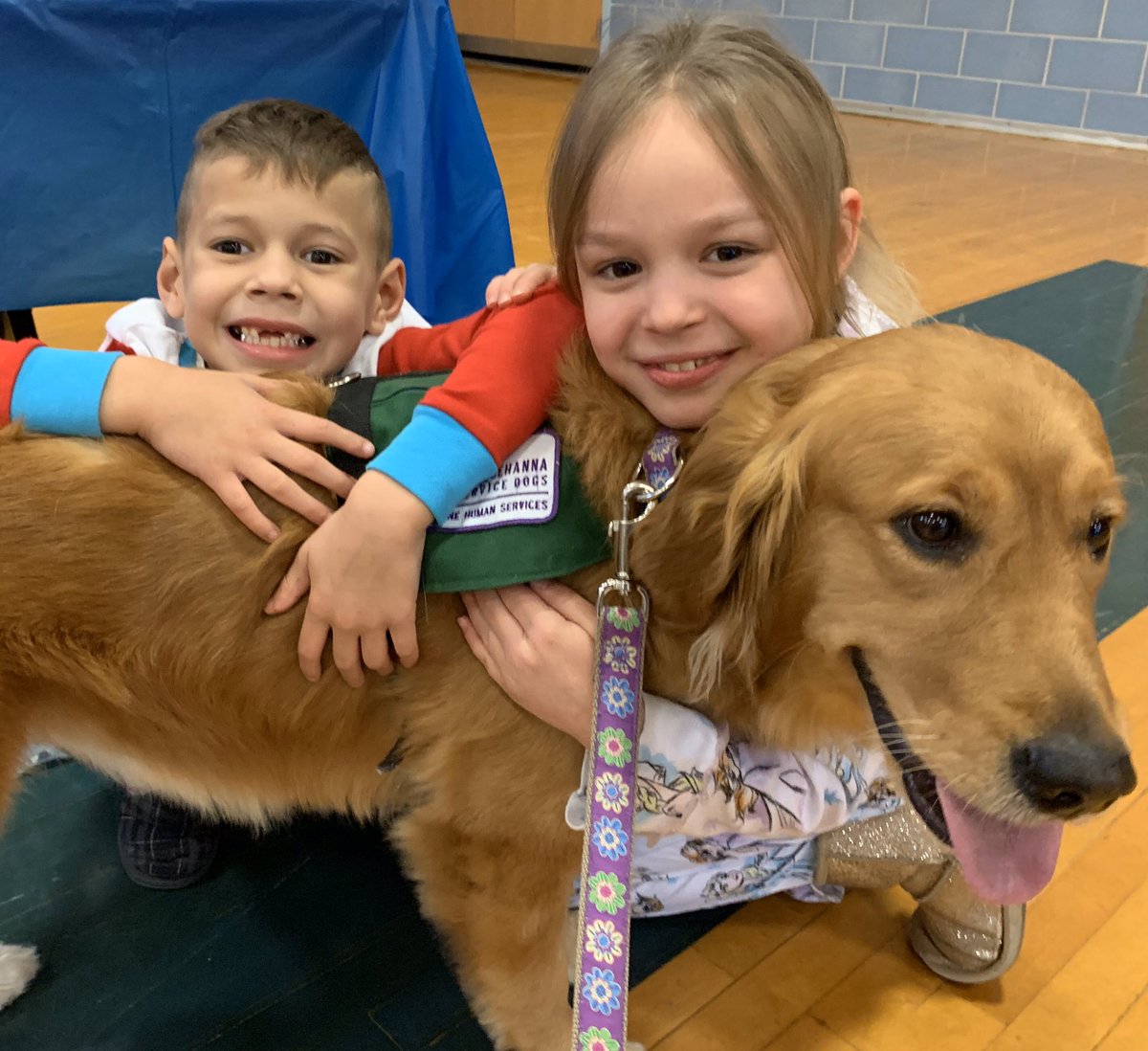 GJSDnews's tweet photo. More fun at JES Family Fun Night, where we have amazing community, students and staff. #ReadAcrossAmericaWeek #JESPRIDE https://t.co/2wwQRtnKVB