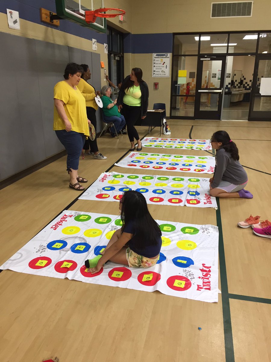JeffersonTISD's tweet photo. We Love Books Night! Family fun while strengthening literacy skills. #JeffersonJaguars #thatsthejaguarway #TempleISDProud #TISDLIB https://t.co/uGT3fCTC6c