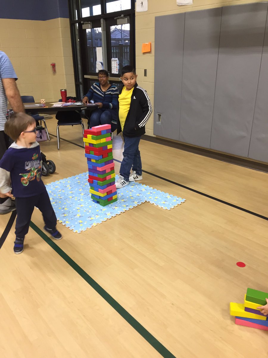 JeffersonTISD's tweet photo. We Love Books Night! Family fun while strengthening literacy skills. #JeffersonJaguars #thatsthejaguarway #TempleISDProud #TISDLIB https://t.co/uGT3fCTC6c