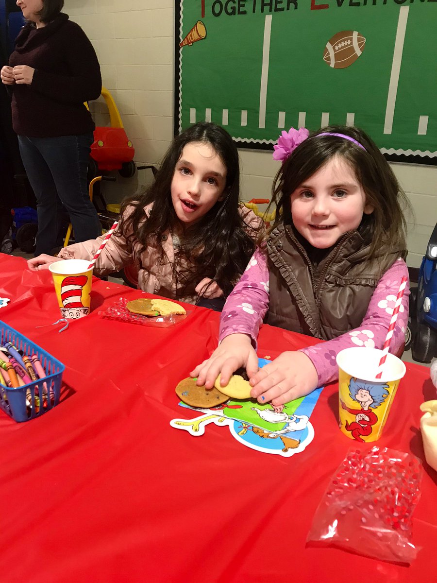 MissRudd34's tweet photo. Three things a CPS Bulldog needs:  cookies, milk, and a bedtime story book! 🍪🥛📚#CPSpride @CPSCEA https://t.co/Uji2R9HYTM