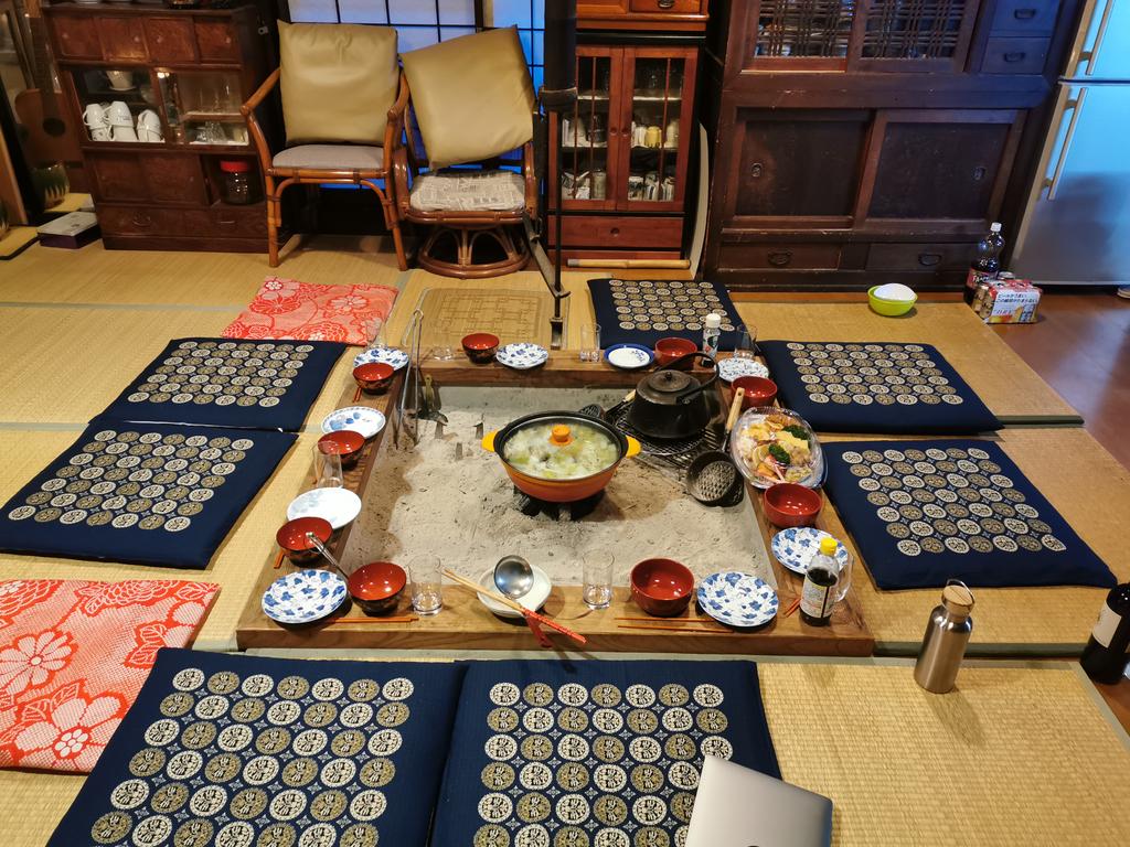 Had a great discussion about what the artwork of <a href="/echigotsumariEN/">Echigo-Tsumari Art Triennale</a> cannot convey about their intimate relationship with landscape with farmers in front of a traditional Japanese fireplace in the Snow Country 🥶🤤. <a href="/RECOMS_ITN/">RECOMS</a>