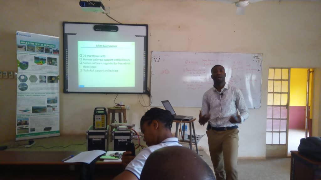 Geomative01's tweet photo. The third Nigeria geophysics technique-electrical resisitivity tomography demonstration has be hold in March 2nd in 2020 year at UNN enugu, our partner Mr.Gideon explained the knowledge and application of our Geomative ERT, and also demostrate field testing ,cases sharing. https://t.co/bUXT8FWmtW