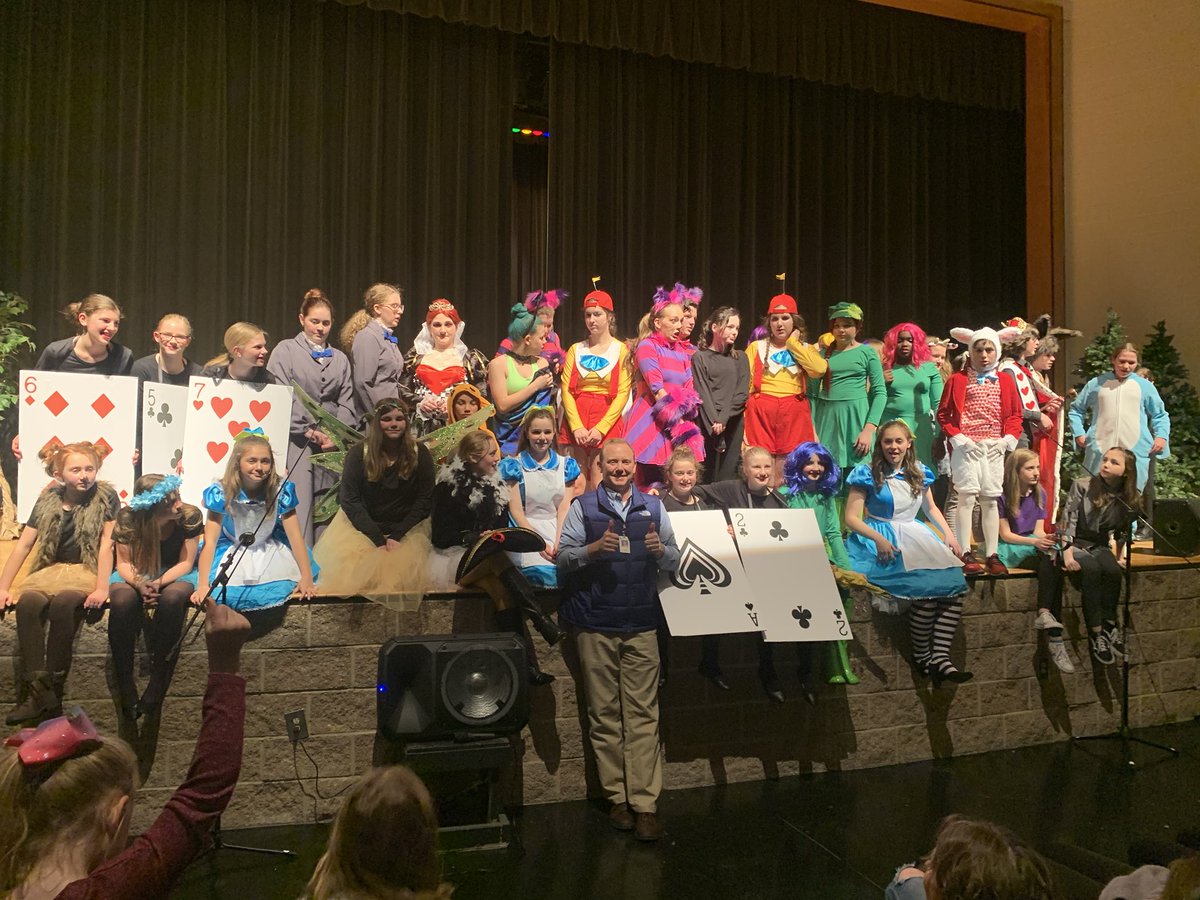 CreeklandMS's tweet photo. Alice in Wonderland!!!  Great Job Creekland Players!  Showtime Tomorrow (Friday)  7pm at Creekview High #feedthebears #ccsdfam #thanksccsd https://t.co/zSWfUGyB8K