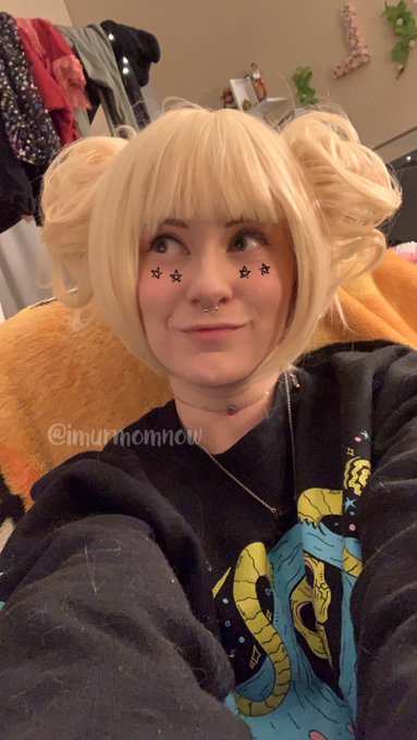 trying on my Toga wig... needs some styling but it be lookin’ cuuuute!! https://t.co/e2gyWhLz4b