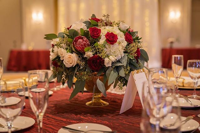 Our bride wanted to include protea into her flowers to pay homage to her groom’s South African roots. We love that special detail ❤️⠀

Floral, decor, &amp; coordination: <a href="/weddingsbydzign/">Weddings By Dzign</a>⠀
Photo &amp; Video: <a href="/ellagagiano/">Ella Howard</a>⠀
Venue: @jwmarriottlvevents⠀
DJ: <a href="/h/">َ</a>… ift.tt/38ouTW1
