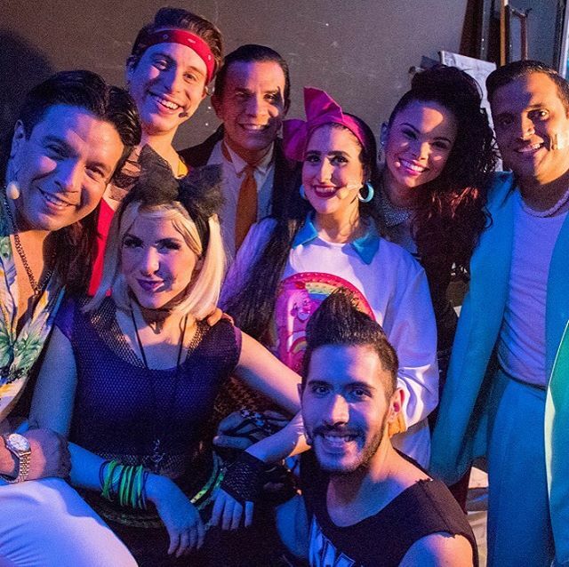 ATodoVolumen16's tweet photo. Equipo, familia, complicidad y lealtad “A Todo Volumen” la magia surge porque hay admiración y respeto entre todos #nonospuedenapagar #atodovolumen #elmusicaldevenezuela https://t.co/Y86tr33WxN https://t.co/tArTdL9obS