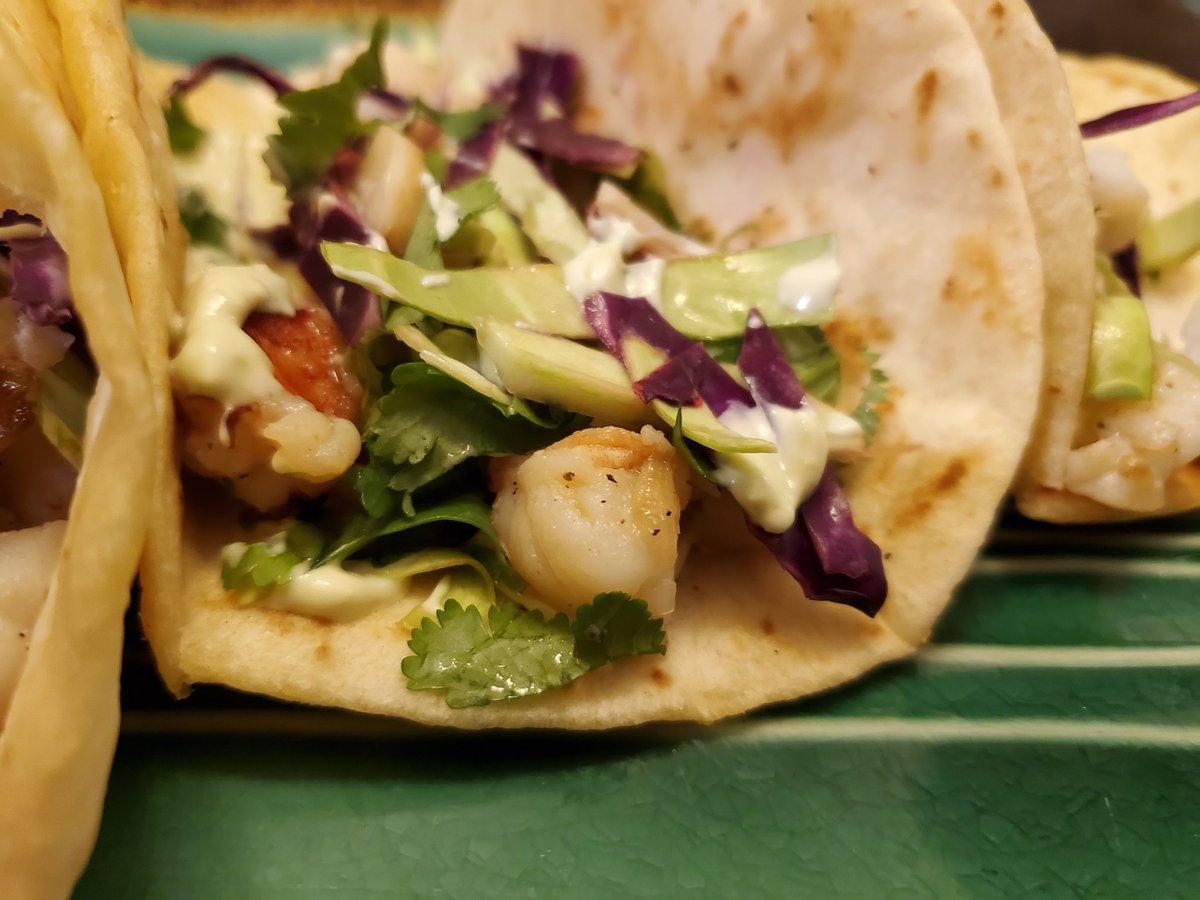 CritSnacks's tweet photo. Whenever we travel abroad, seeking out the local food is always a priority. Beau truly saw a good opportunity when she lead her friends to the fish market and and found these delights. Nicodranas' Best Lobster Tacos are worth the trip!
#CriticalRole #TheMightyNom @Marisha_Ray https://t.co/Y5LEpI8kyj
