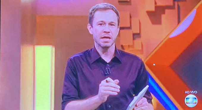 Microfone ele esquece mas pra prova do l&iacute;der ele &eacute; rapidinho.  Tiago jantando o sabugo  kkkkkkkkk  Obrigada<a href="/tag/redebbb"class="tags"><span>#redebbb</span></a><a href="/tag/bbb20"class="tags"><span>#bbb20</span></a>