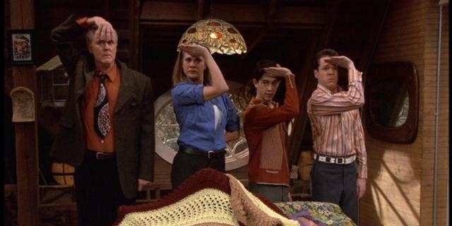 TimintheCLE65's tweet photo. With coronavirus making the rounds, it's time to adopt a new form of greeting in public than shaking hands or hugging. I suggest the "3rd Rock Salute".
@thekjohnston https://t.co/YXCRy0fZkE
