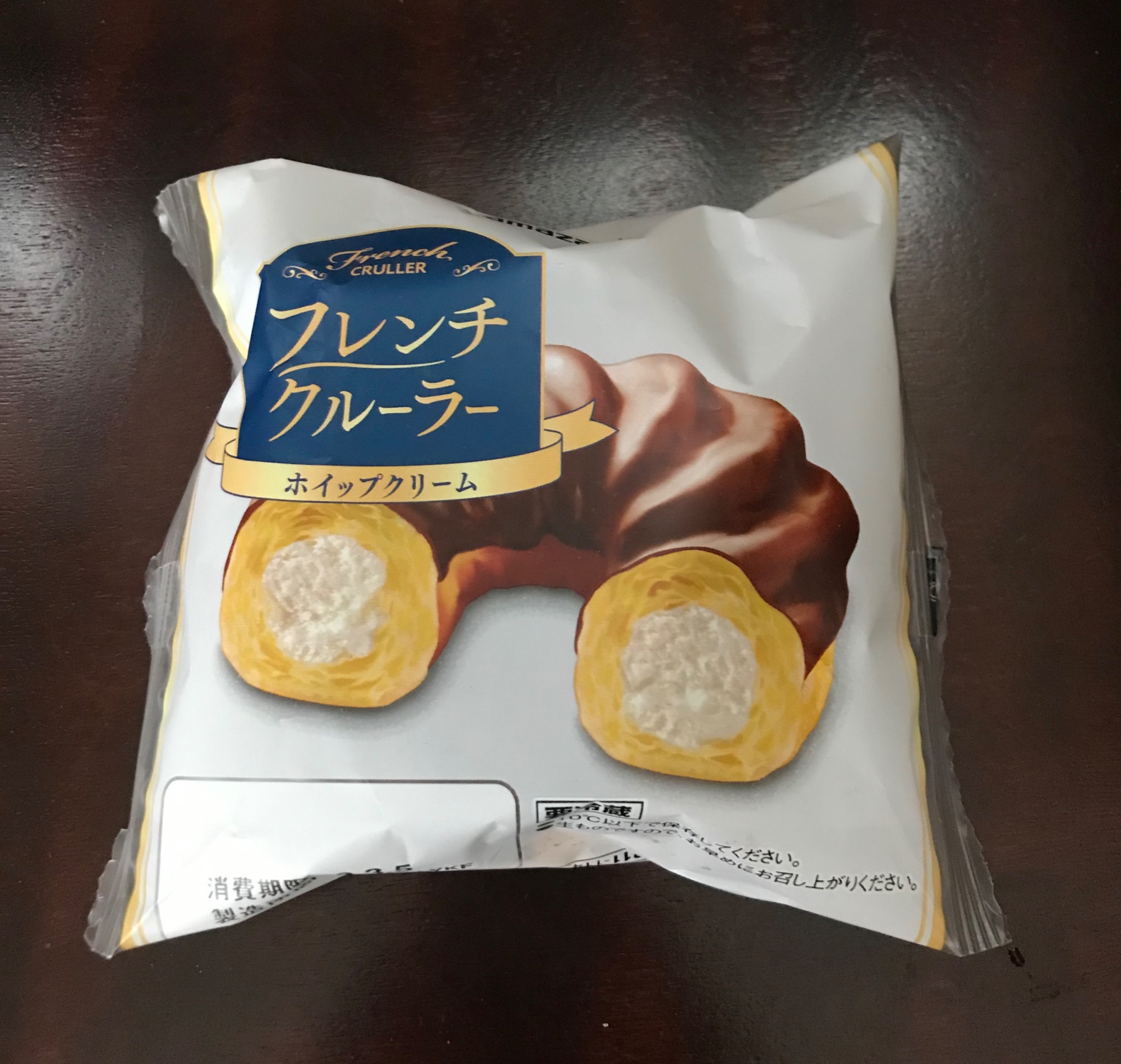 しょうたくん 矢木醤油 公式 山崎製パン の フレンチクルーラー ホイップクリーム チョコレート掛けの フレンチクルーラーの中にホイップクリームがたっぷりと入っていて美味しい しょうたくん 矢木醤油 公式 山崎製パン の フレンチクルーラー ホイップクリーム チョコレート掛けの フレンチクルーラーの中にホイップクリームがたっぷりと入っていて美味しい