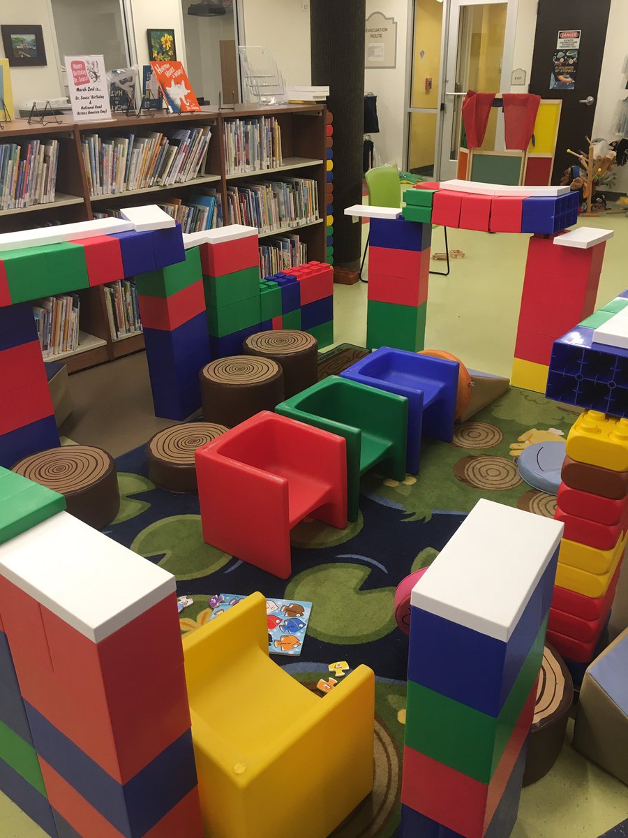 taylorcatkinson's tweet photo. I left my office tonight to find a reading fort outside my door ☺️❤️📚 #publiclibrarylife https://t.co/exrn888D5f