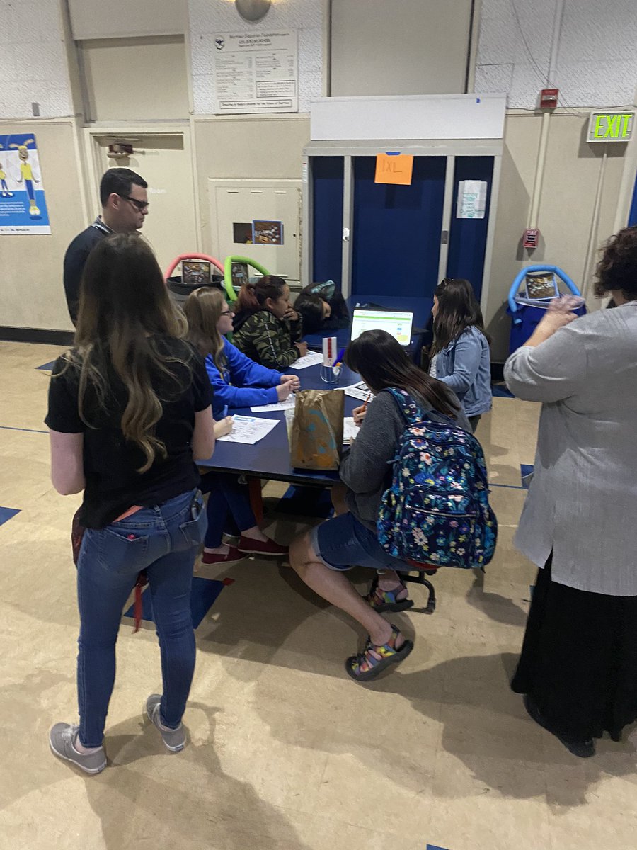 ljebullpups's tweet photo. Engaging our families on how to support their students in math! Thank you to all who participated 💙🐾💛 https://t.co/nogaoqgU38