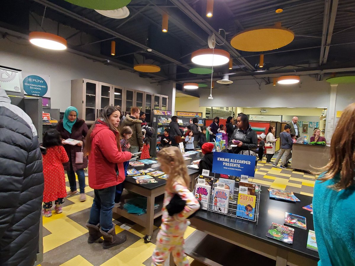 A2BryPatSchools's tweet photo. Bryant’s Pajama and Bookfair Night was blast! @A2SchoolsSuper @A2schools https://t.co/3sLlT5FB0C