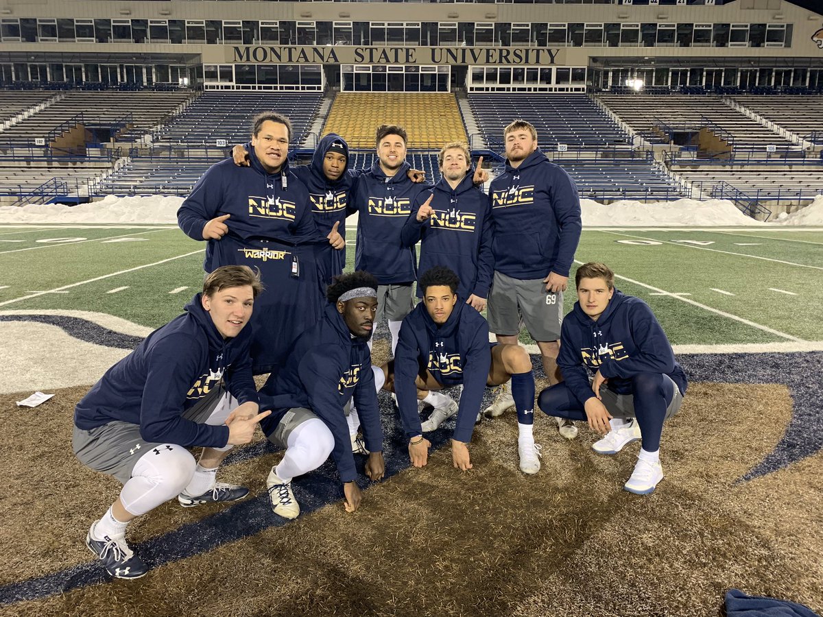 CoachChoateFB's tweet photo. Awesome energy at our night of champions event tonight.  Hard to beat early spring in Bozeman!  #buildinginbozeman #Team123 FAMILY https://t.co/44cSTBKUNB