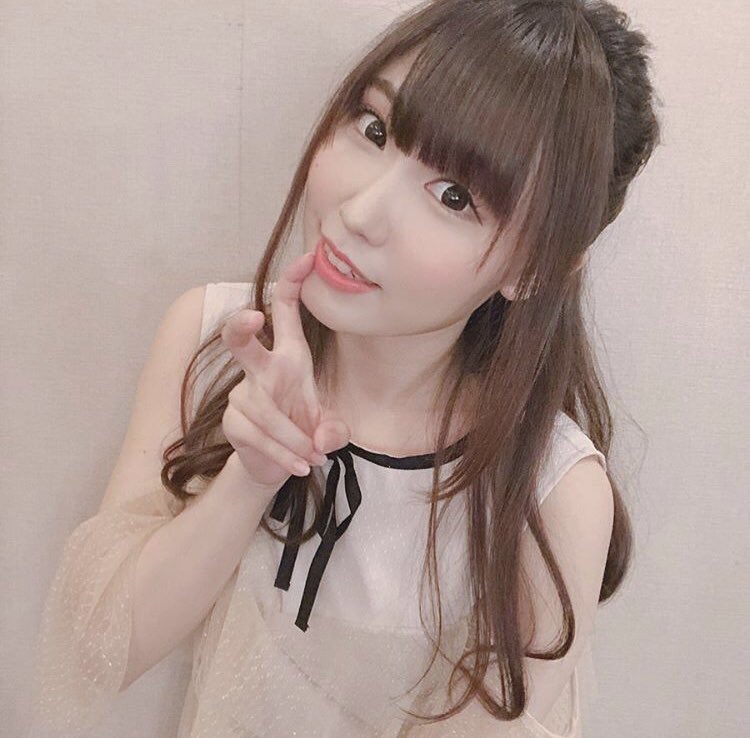 Manon Tokyo 声優の鈴木愛奈さんがmv ヒカリイロの歌 でご着用されたワンピース 色違いのネイビーも残り一点のみとなりました 現在50 Offでお買い得 ロングチュールワンピース T Co I69xnsz7au Beigeは売り切れとなりました 鈴木