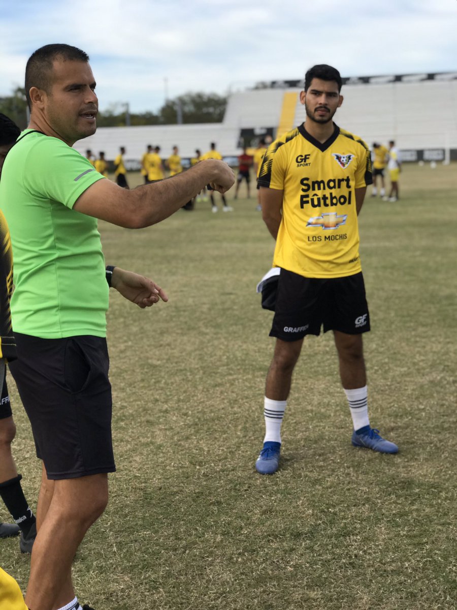 murcielagosfc's tweet photo. Entrenamiento desde La Cueva, preparándonos para el partido de este sábado 🦇
#ElPoderDeLaNegra 🖤 https://t.co/SWxjKf4n00