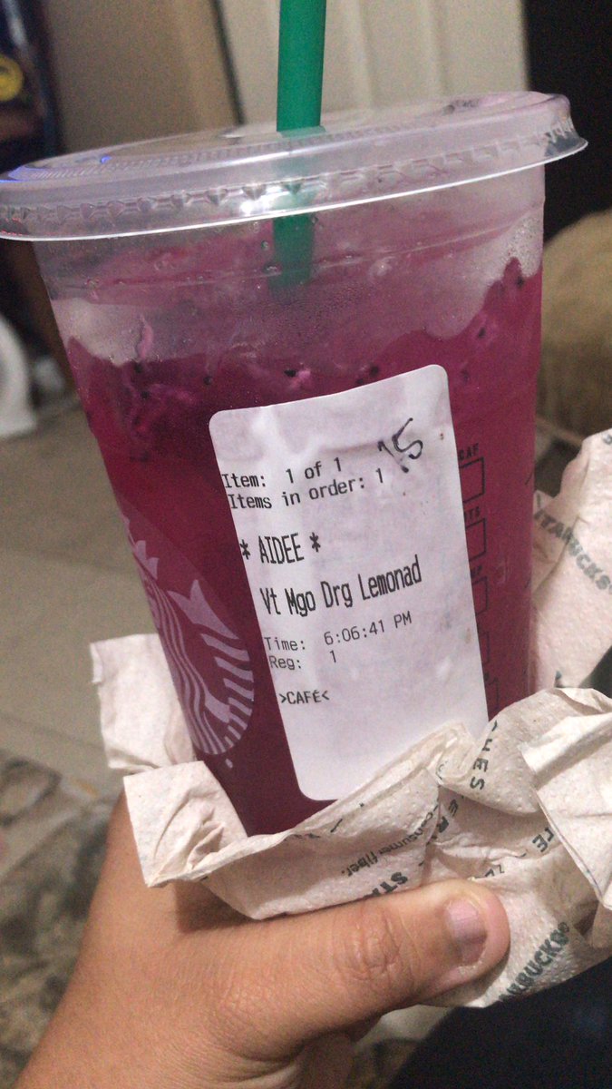 Kpoplover_93's tweet photo. First time trying it 🥭🥭🥭🥭🥭🥭#mangodragonlemonade #dragonfruit #mango #startbuck @Starbucks #Reedley #CA 🐉🐉🐉🐉🐉🐲🐲🐲🐲 https://t.co/k4KMIDUblY