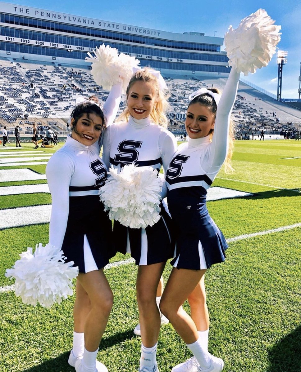VarsityFashions's tweet photo. It's 𝙩𝙝𝙧𝙤𝙬𝙗𝙖𝙘𝙠 𝙏𝙝𝙪𝙧𝙨𝙙𝙖𝙮 in #VintageVarsity😍 We are com-𝓹𝓵𝓮𝓪𝓽-ly obsessed with this #VarsityStyle https://t.co/n2TRrt2OIt