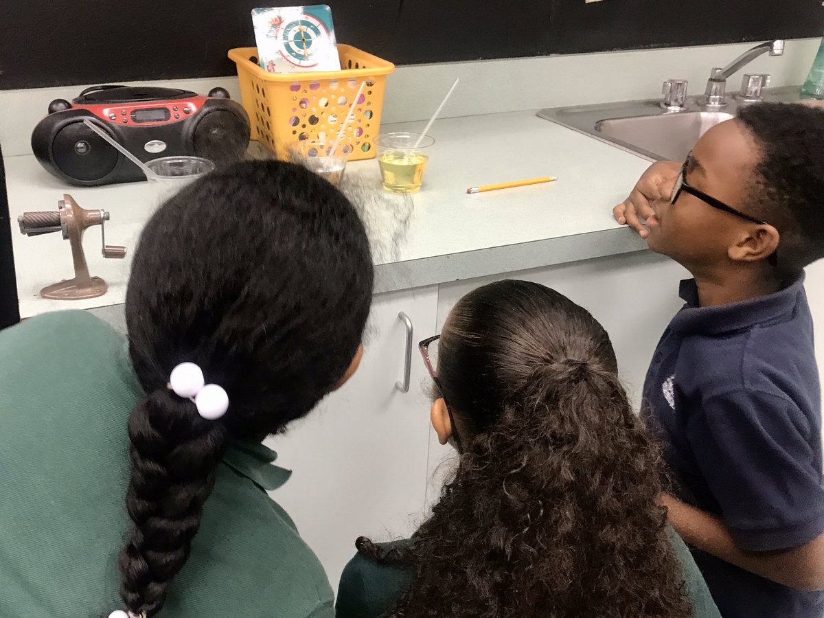 Exploring how light behaves using <a href="/STEMscopes/">STEMscopes</a> science stations. 👁💡🔦 <a href="/NovaEisenhower/">Nova Eisenhower</a>