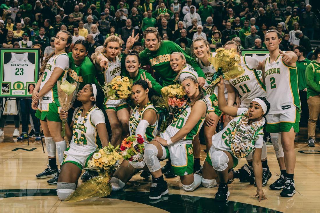 ODEphoto's tweet photo. Oregon Ducks women's basketball defeats Washington Huskies 92-56 and celebrate the seniors at the Matthew Knight Arena in Eugene, Ore. on Mar 1, 2020. // Photos by @madknightphoto @cinematicsonly https://t.co/SYIaHcrYMy