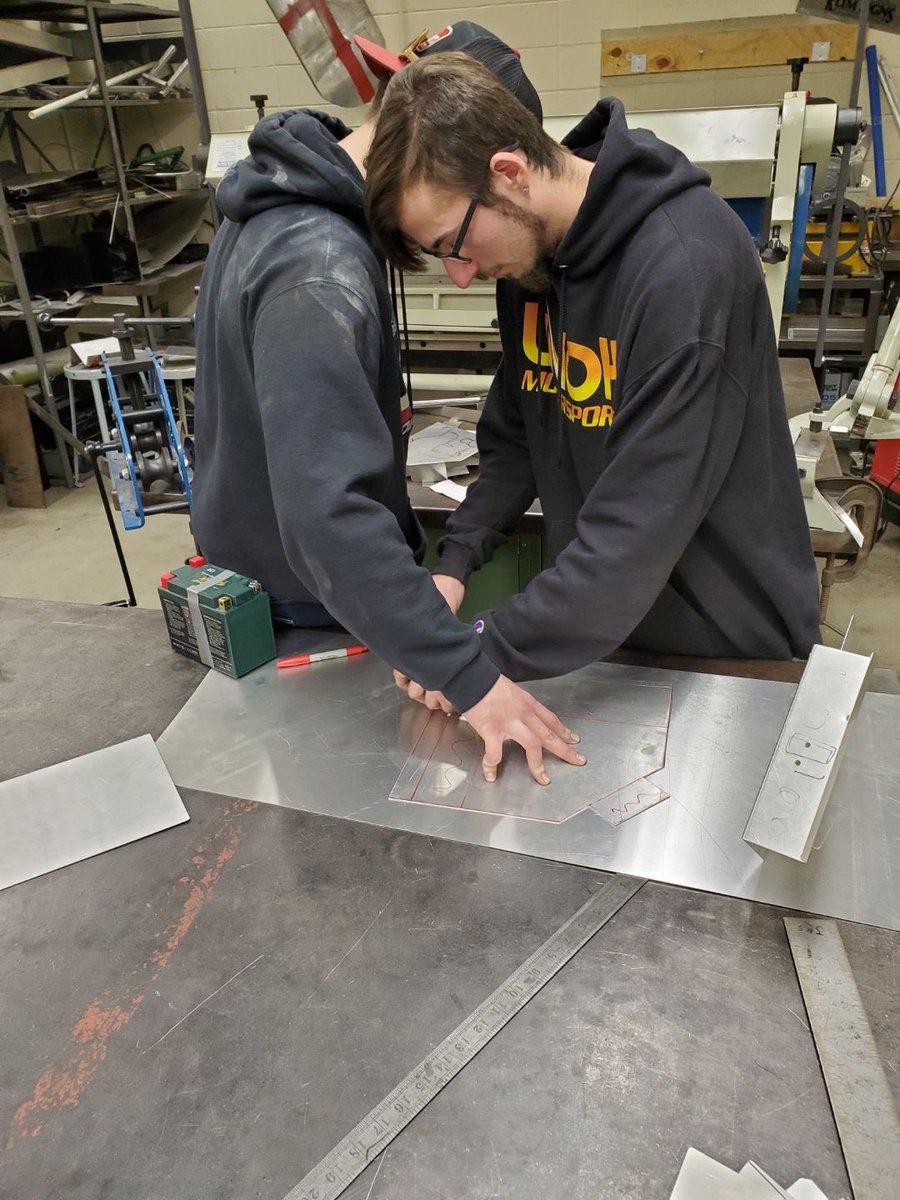 GLCAAUTO's tweet photo. A long night tonight. Finished up the bottom half of the body and worked on finalizing our engine and electrical system. 26 more days! #motorsports #ShellEcoMarathon #manufacturing #carbonfiber @LSClafayette @jeff_principal https://t.co/AtyVNatJl1