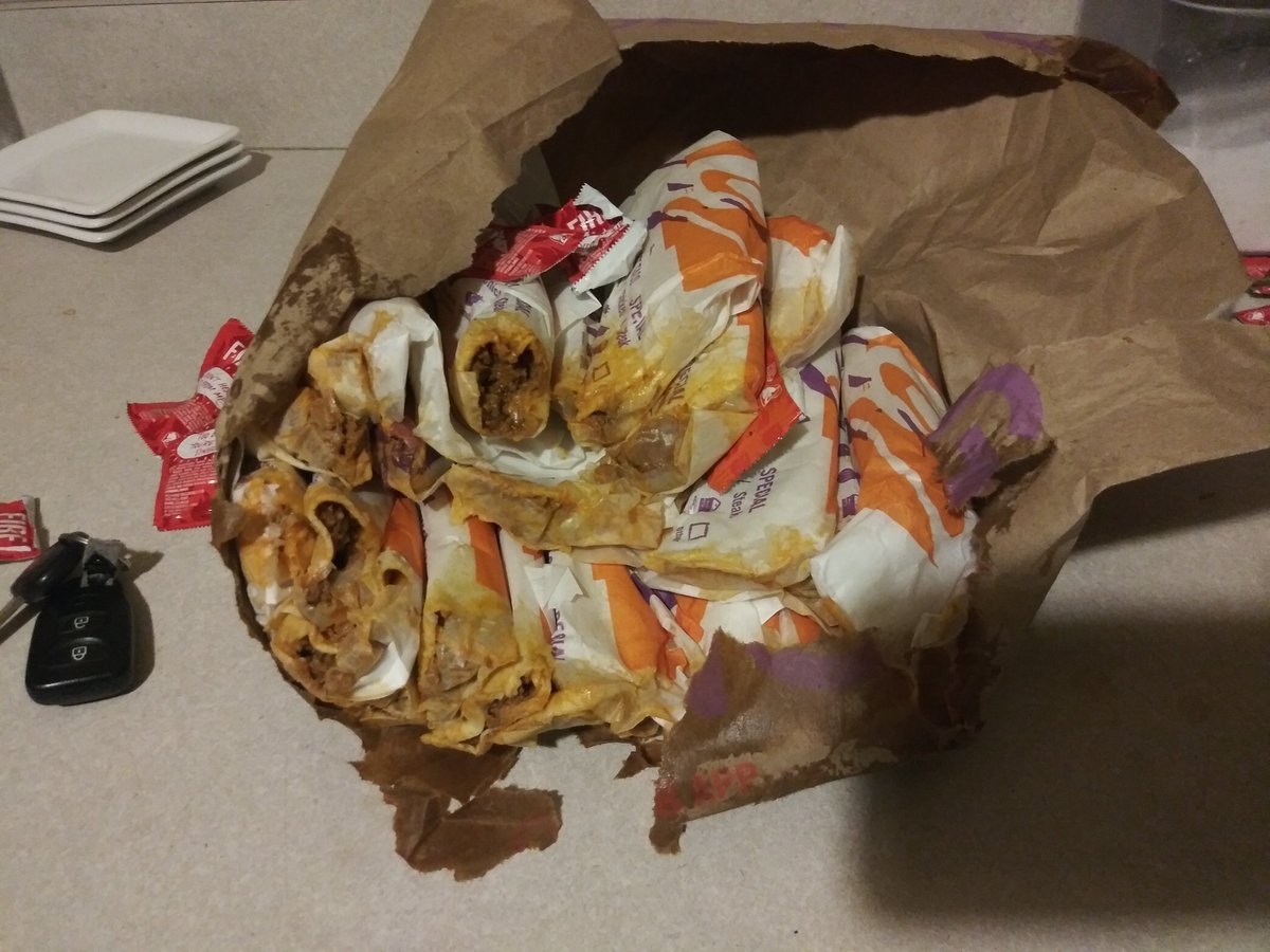 acofdreams's tweet photo. @tacobell absolute fucking garbage https://t.co/E47gFylchi