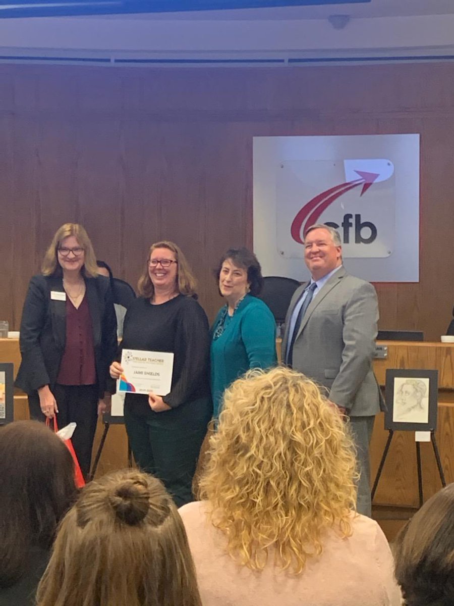 Miss Jami Shields 🔜ISTE #Techucator 🤖👩‍🏫 💻 tweet media