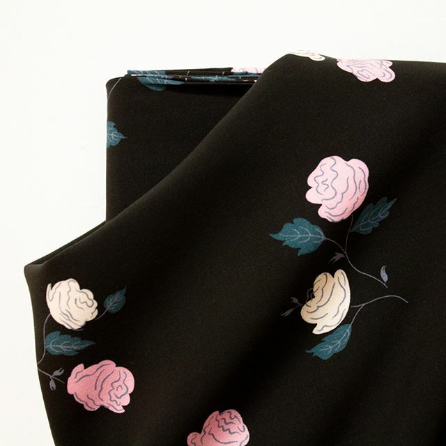 SpoolofThread's tweet image. What would you make with this dreamy rayon print? This fabric is called is Steno Roses and we have it available in Black, Caramel and Coral. ⁠
⁠
✂️⁠
⁠
Shop Steno Roses on spoolofthread.com or follow the link in bio to see all three colourways. ift.tt/2IlsnFu