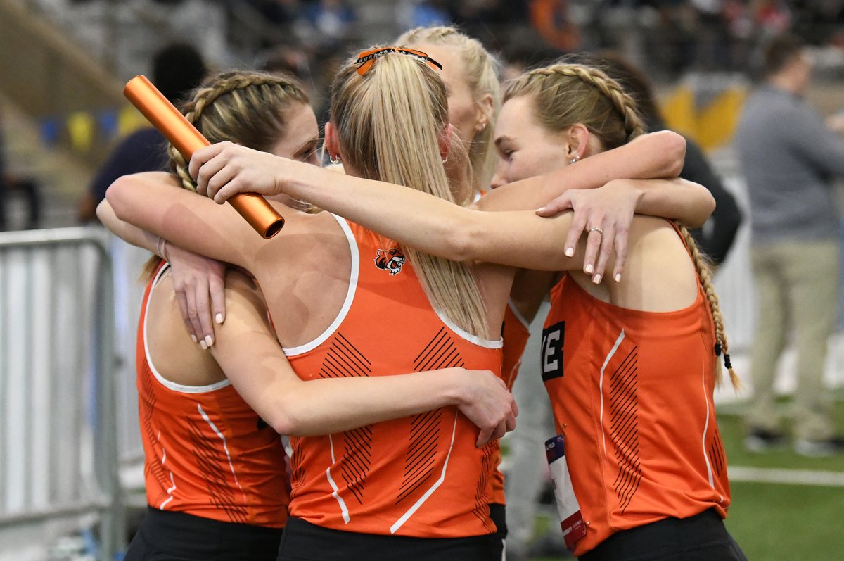 Scoop_DoaneTF's tweet photo. With the orange baton in your hand, almost anything is possible…

…a 14-second season-best for #DoaneTF 4x800 women @Jaci_Parriott, @halleweise, @jacii_4 and @haydyn_weise today at #NAIATrack. https://t.co/I1BRa48ByZ