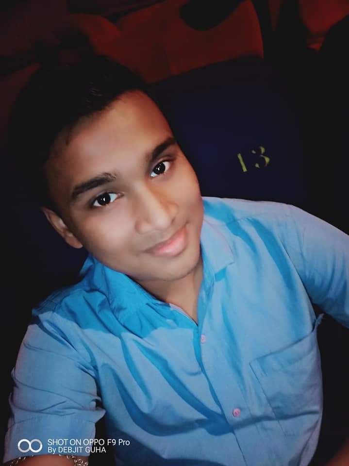 DebjitGuha3's tweet photo. কলেজ পালিয়ে এই প্রথমবার সিনেমা দেখতে এলাম 🤘🤞🤟
ব্রম্ভা জানে গোপন কম্যটি 🙏🏻🙏🏻🙏🏻
I've Bunked my College Day for This
Tremendously Exceptional Movie🤟
#BrahmaJanenGoponKommoti 🙏🏻
@shibumukherjee
@nanditawindows @ritabharipc
#First_Day_First_Show 😍
At Arti cinemas carnival 😊 https://t.co/lOm66qmZLG