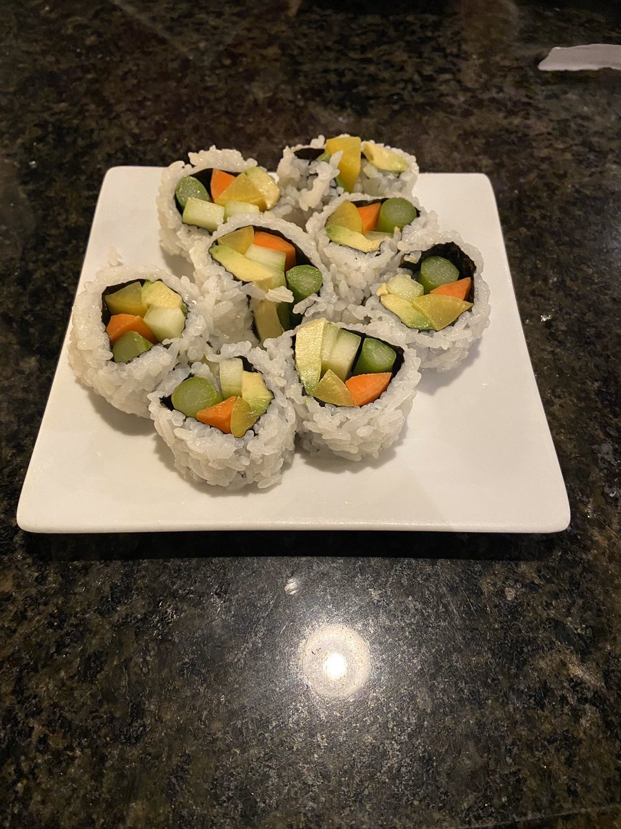 syd218's tweet photo. I got the vegetarian roll tonight, eating vegan food to help heal the planet! #esslove @ambarnes8 https://t.co/KxOWXOP6FI