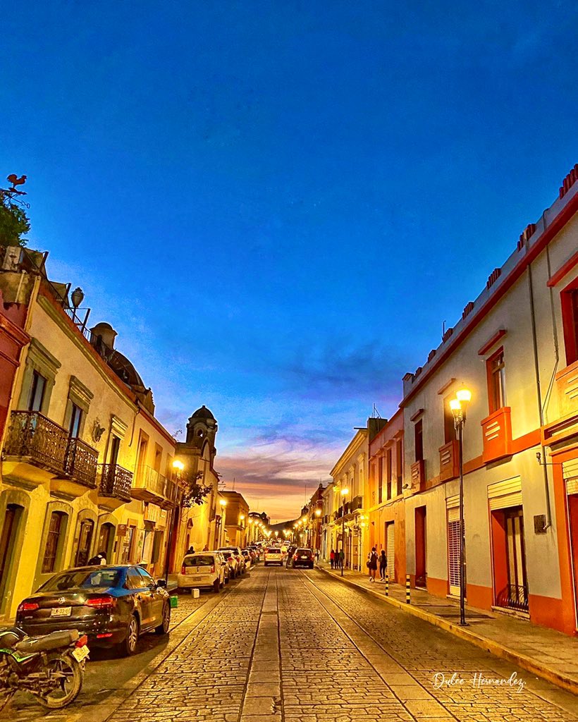 Simplementfoto's tweet photo. “La fotografía es el medio adecuado para recrear el ahora, el mundo vivo de nuestros días.” Berenice Abbott #Oaxaca 
#pintofotografía 
#Travel 
#travelflogger 
#Photography 
#Tlavelpics 
#Photo https://t.co/B8rDupwcIu