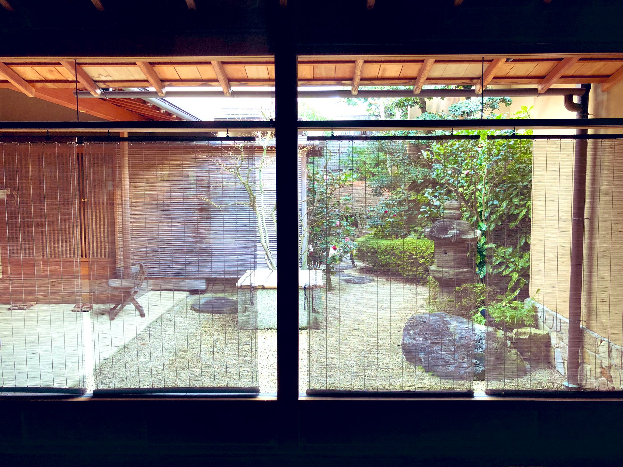 日本庭園情報メディア おにわさん The Japanese Gardens 源鳳院 現在の建物は建築家 渡辺明さんが手掛けられたものとのこと 渡辺明さん 名前見たことはあるけど認識した上で建物を見るのは初めてです 02年に日本建築学会賞を受賞