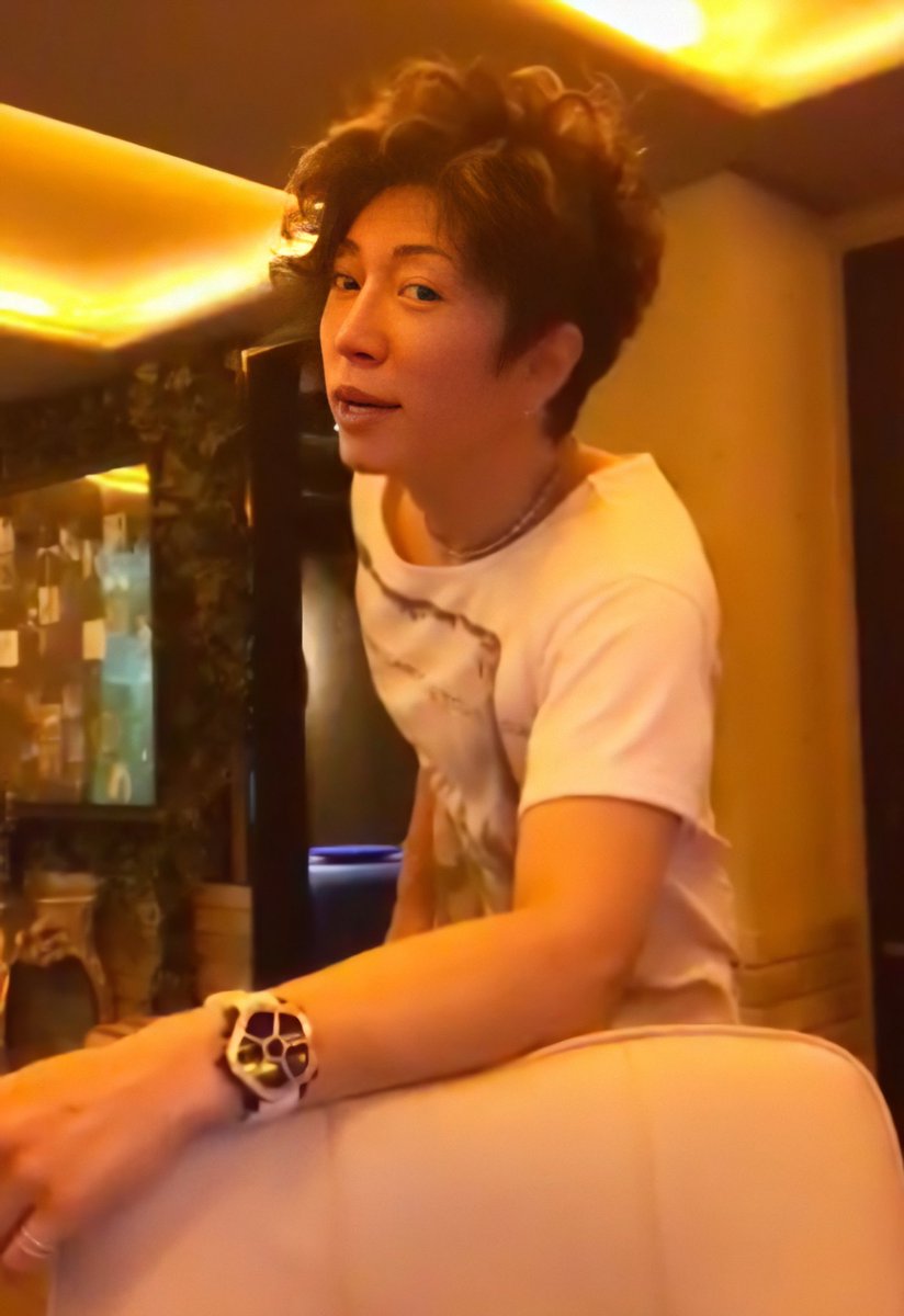 GACKTmaaa's tweet photo. 本日のGACKT様
3枚目が違う人みたいになってる笑
画像綺麗にしようとしたらキムタクっぽい…笑 https://t.co/3XuwJ63VZS