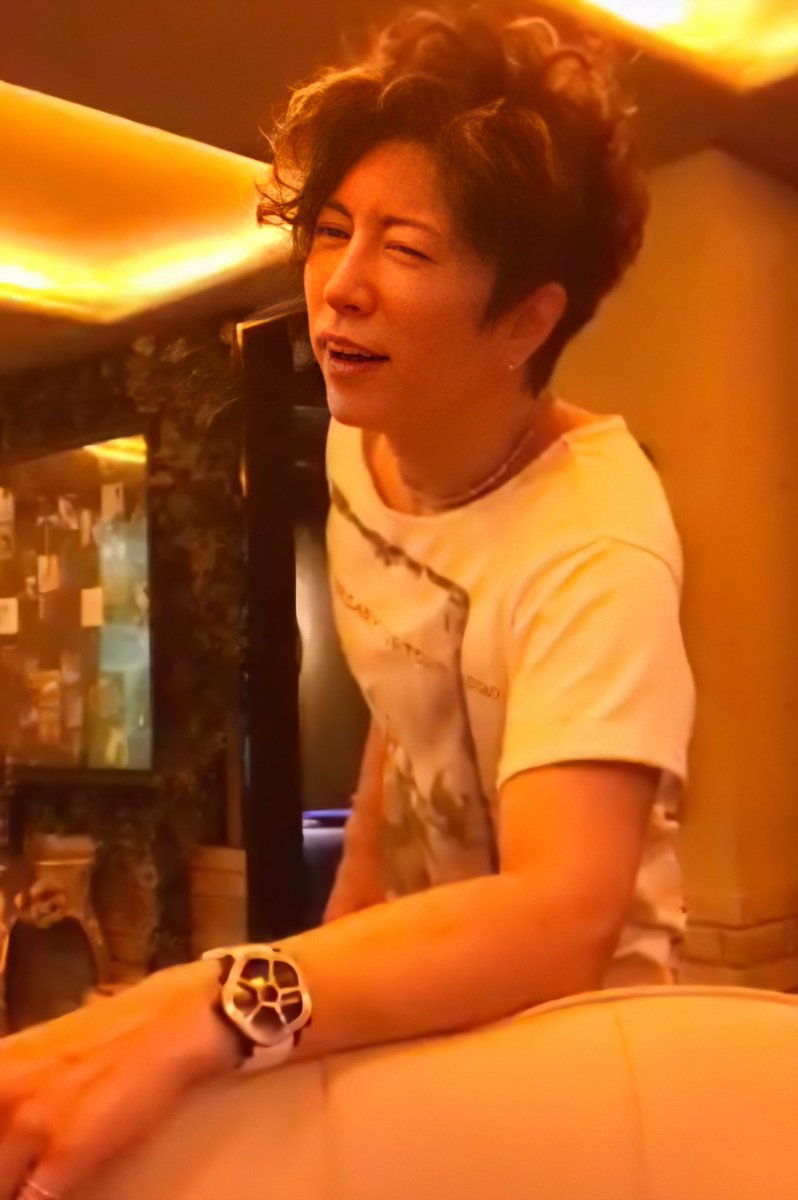 GACKTmaaa's tweet photo. 本日のGACKT様
3枚目が違う人みたいになってる笑
画像綺麗にしようとしたらキムタクっぽい…笑 https://t.co/3XuwJ63VZS