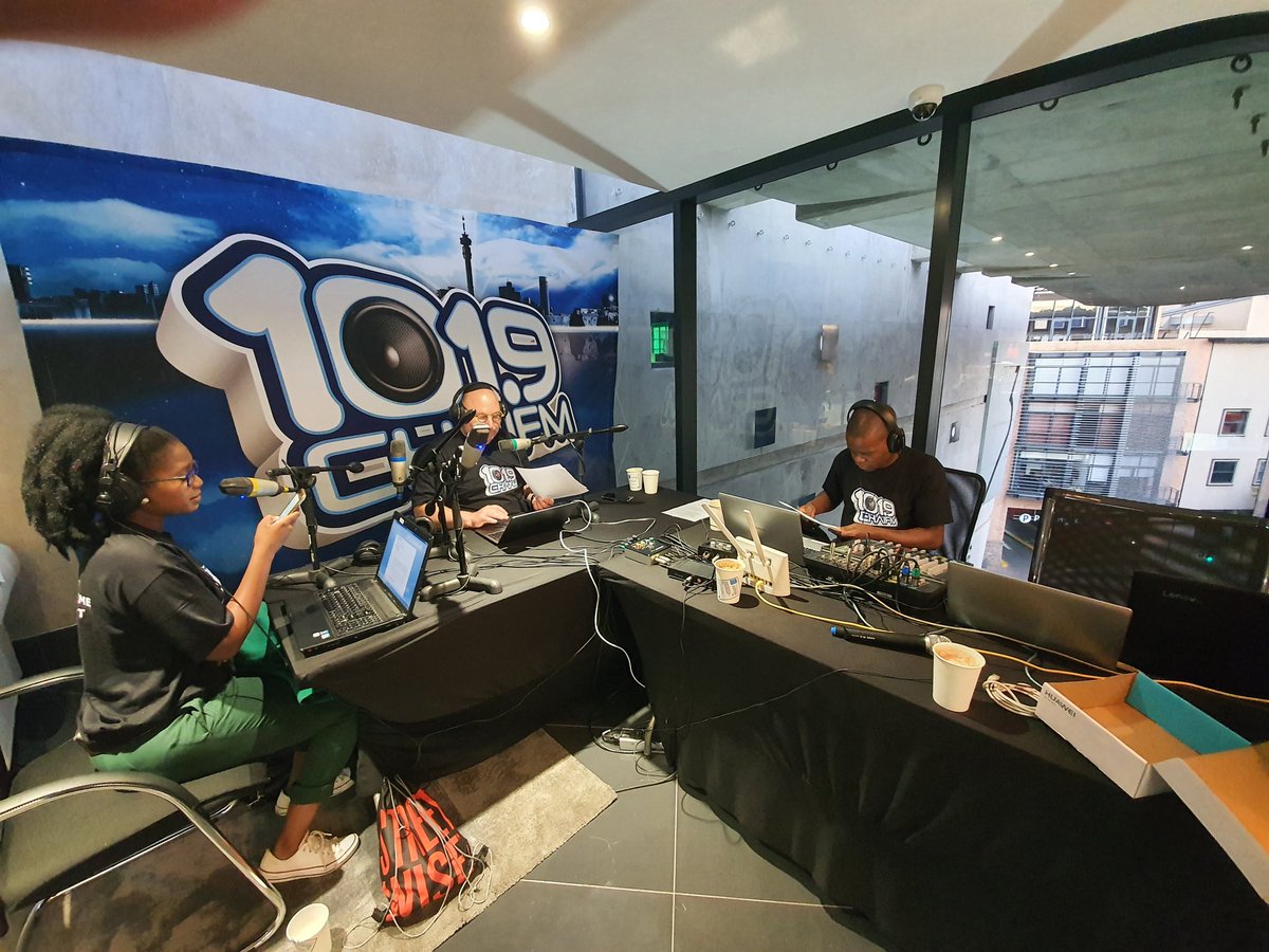 chaifm's tweet photo. And we are LIVE coming at you from inside the #SynthesisHackathon. Join @HowardFeldman on the #MorningMayhem as we take you inside #Tech4Good @SynthesisSA https://t.co/XfLhc9cJb0