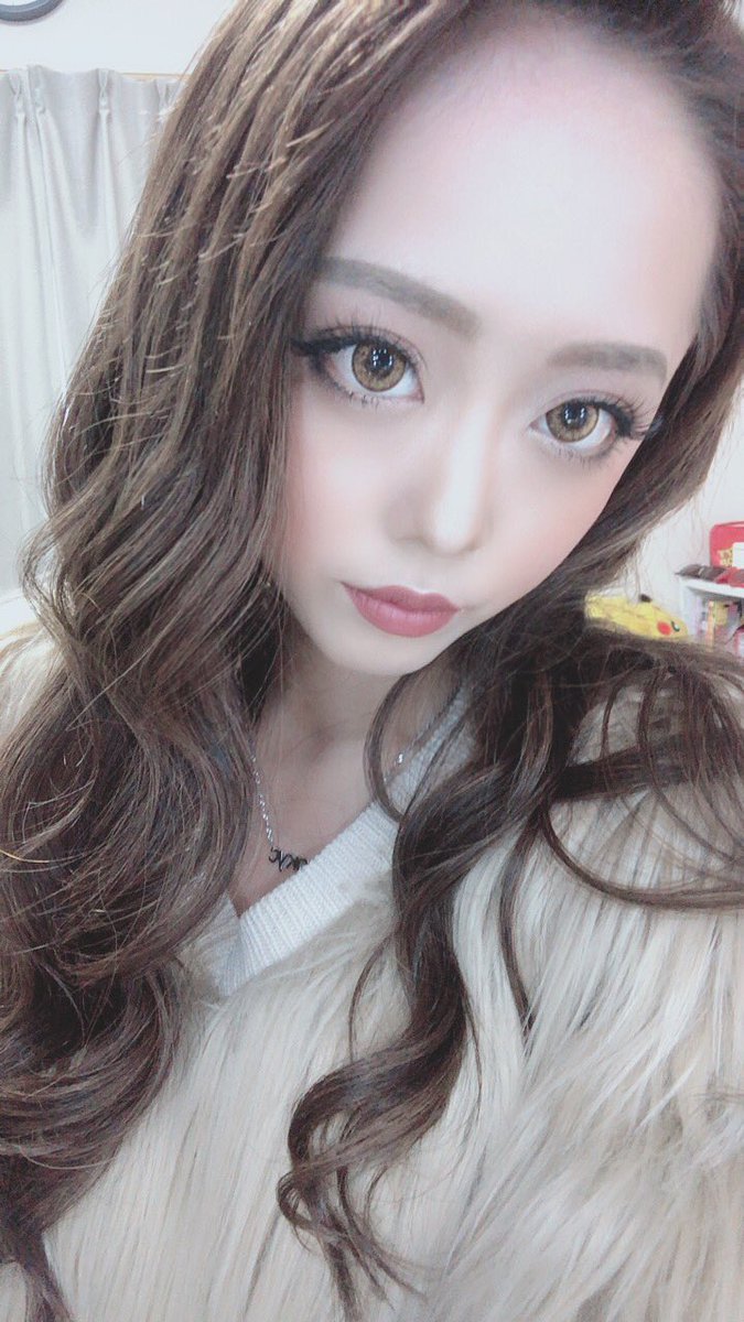 みりちゃむ 大木美里亜 ねぇこの写真おでこ広すぎん 笑