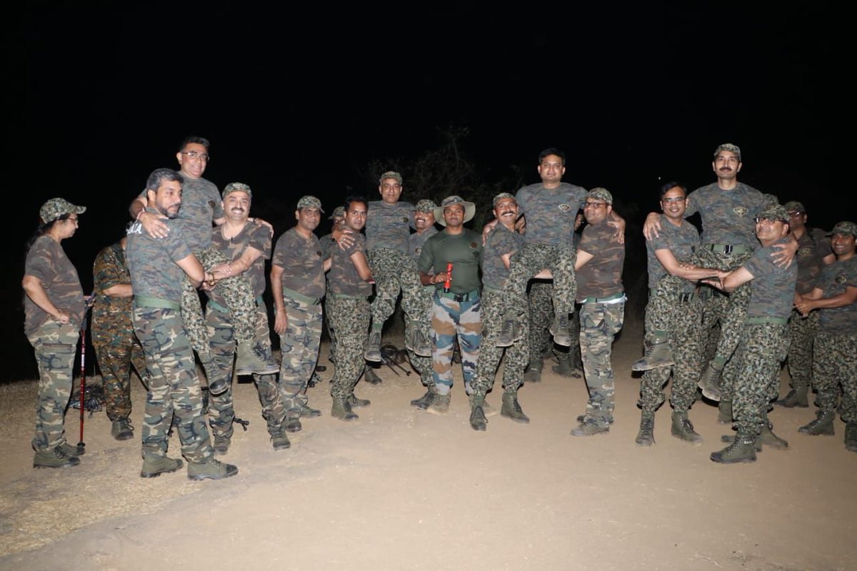 TheVineetMittal's tweet image. अभयं सत्त्वसंशुद्धिर्ज्ञानयोगव्यवस्थितिः। दानं दमश्च यज्ञश्च स्वाध्यायस्तप आर्जवम्॥ 

When the universe is occupied by God, there is no need to fear. Team #Avaada learns to combat fear at #HellNight in DATA #CommandoCamp. #BeingLimitless