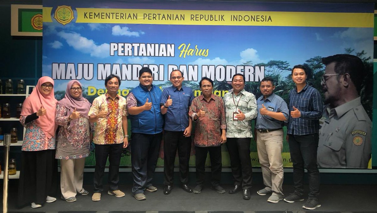 JavaAutomation's tweet image. CEO Javatech Automation, Aji Teguh @BungAji rapat bersama staff dan researcher @kementan di Gedung Pusat Informasi Agribisnis.
Rapat bertajuk “Solusi IoT untuk Produk Pasca Panen”. 

#IoT #pertanian #javatech #startups #kementan