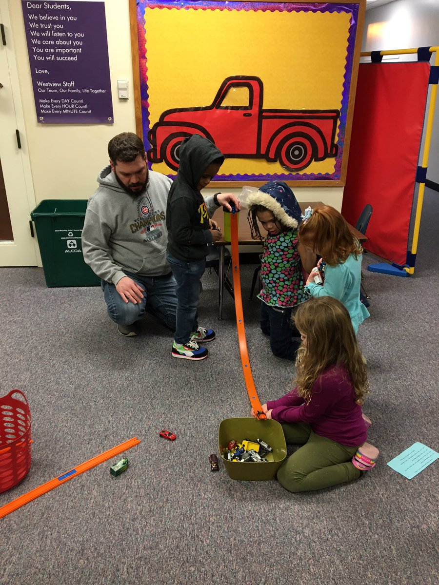 SandmanGrade1's tweet photo. Great family learning happened at Westview STEM Night! @Westview66  #westviewproud https://t.co/ILskWM7quL