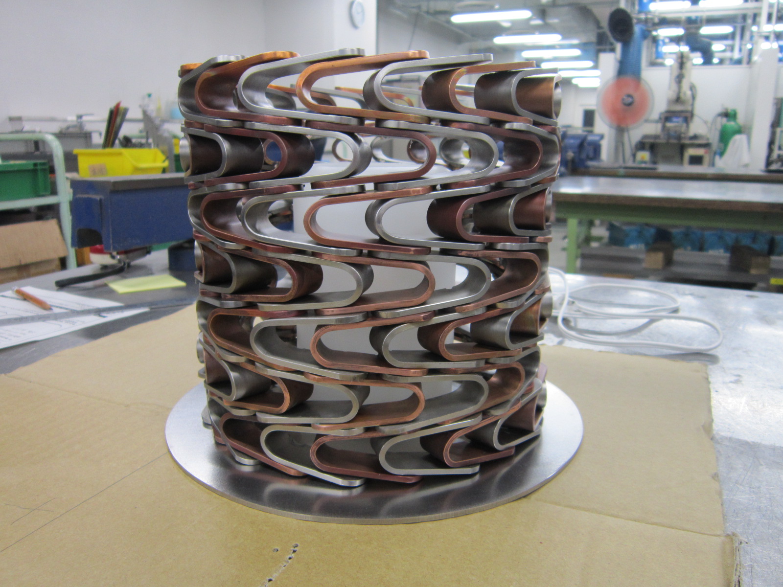 多摩職業能力開発センター 若年者就業支援科 熔接コース 第32回優秀板金製品フェアー学生作品の部において 平成30年度１０月生が製作した ランプシェード 晩秋 が優秀賞を受賞しました 職業訓練 溶接 優秀板金製品フェアー 若年 中卒 高卒