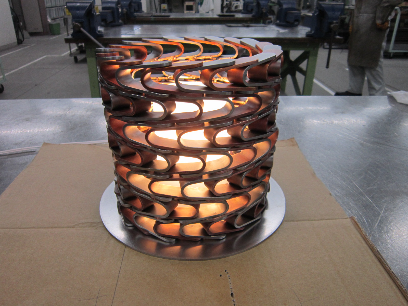 多摩職業能力開発センター 若年者就業支援科 熔接コース 第32回優秀板金製品フェアー学生作品の部において 平成30年度１０月生が製作した ランプシェード 晩秋 が優秀賞を受賞しました 職業訓練 溶接 優秀板金製品フェアー 若年 中卒 高卒